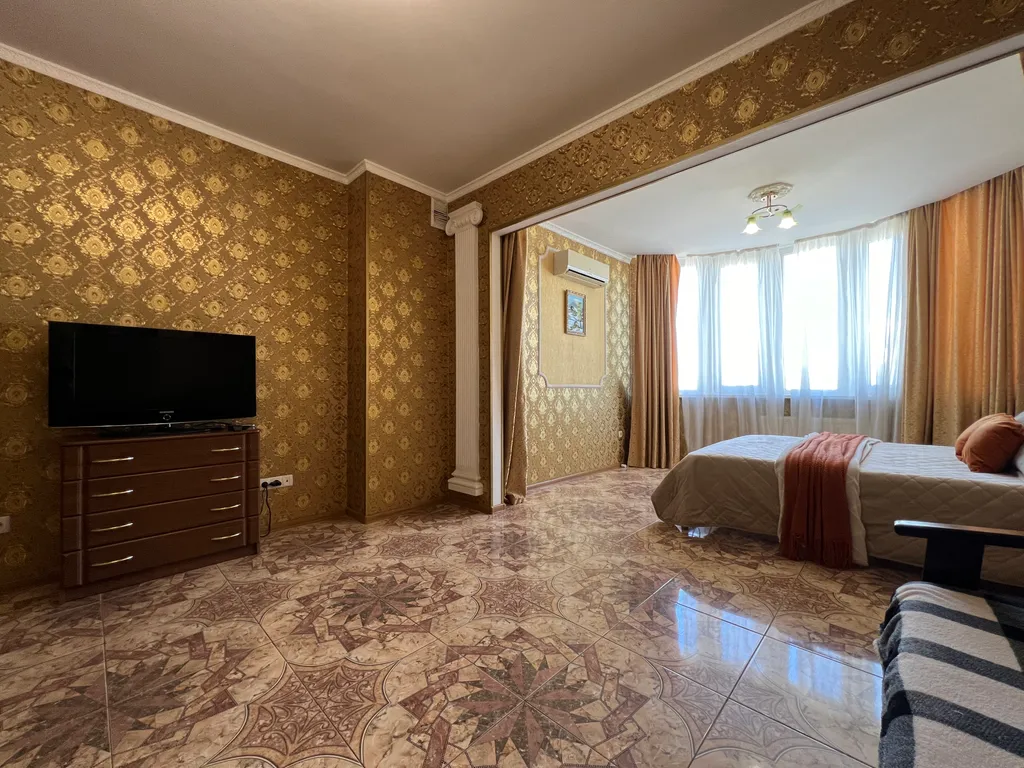 Рядом парк Победы Херсонес не берем оплату за уборку