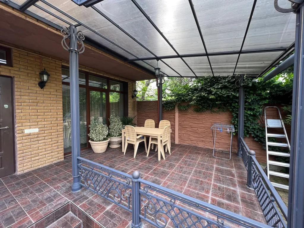 Четырёхкомнатный дом класса люкс в тихом центре