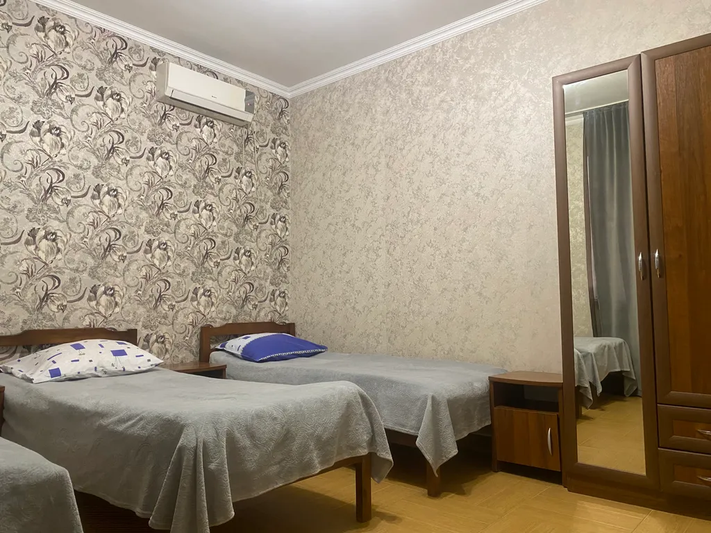 Квартира Трёхместная комната на 2 этаже — Адлер