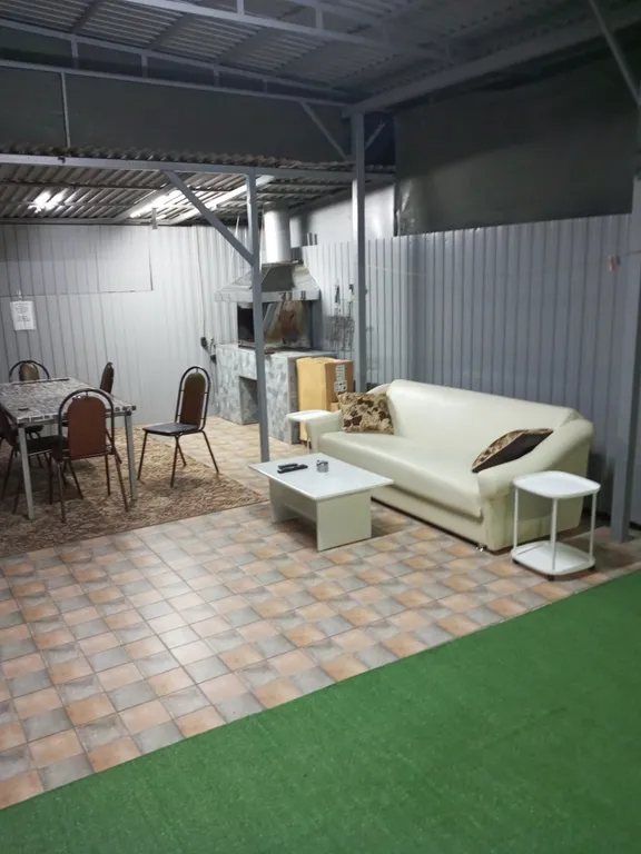 Дом с бассейном, и баней