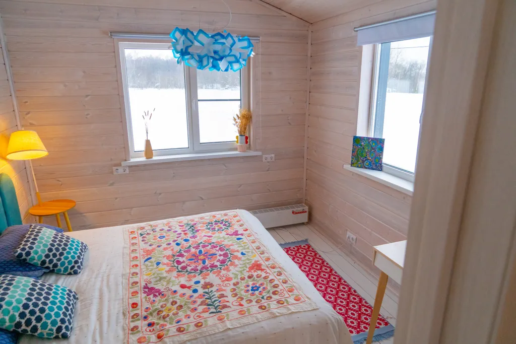 Панорамный дом у поля и леса