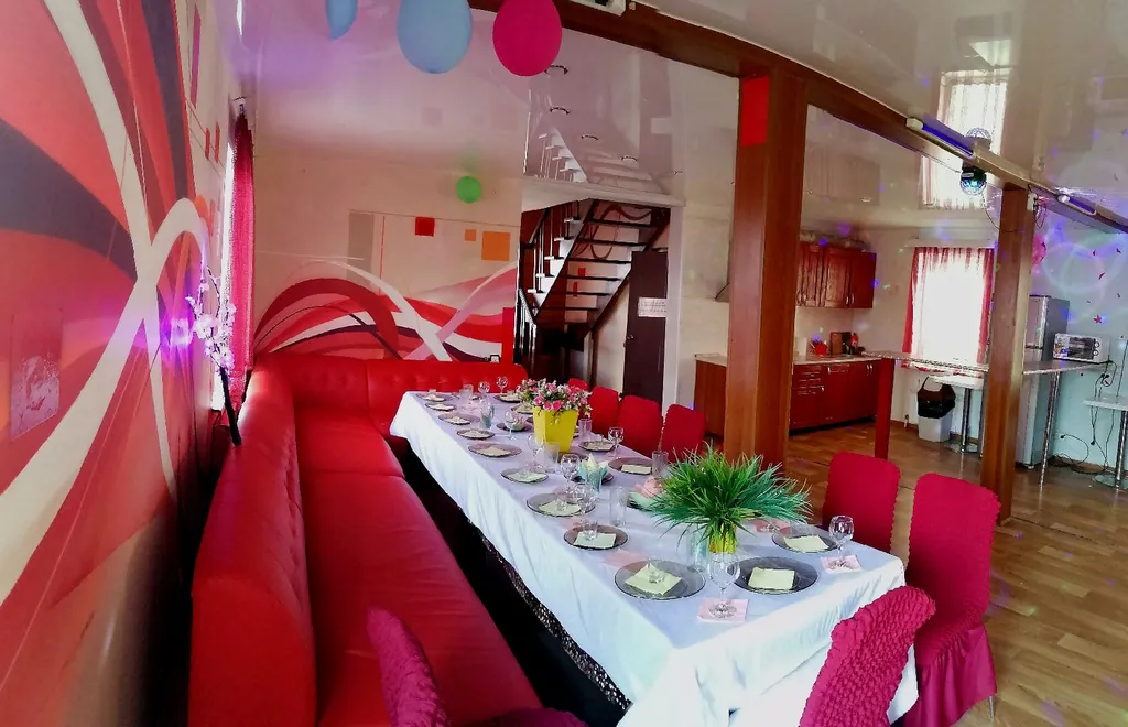 Коттедж в Красном стиле