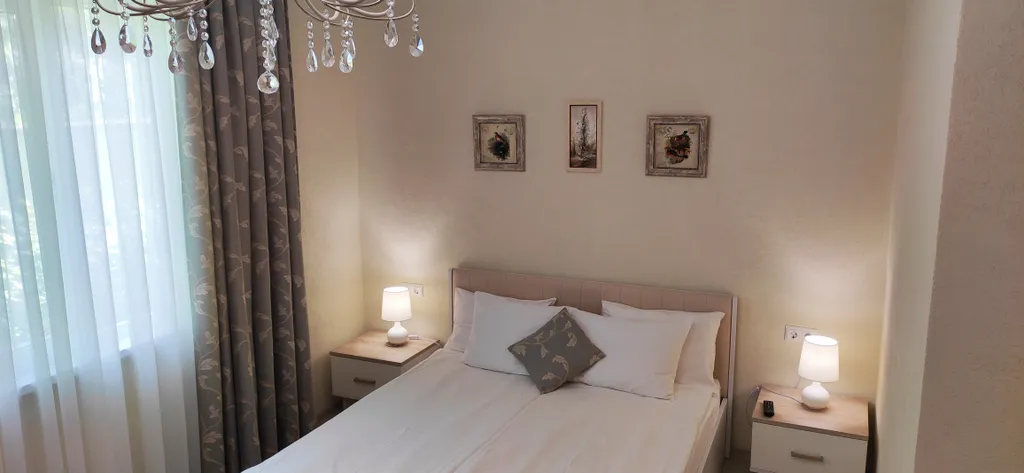 Коттедж с видом на бассейн — аренда посуточно в Заозёрное