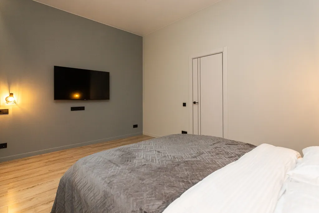 На первой линии от моря сдам полдома