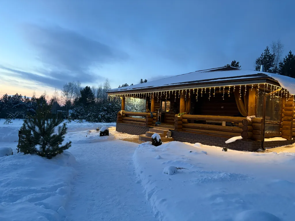 Сруб из бревна с баней внутри