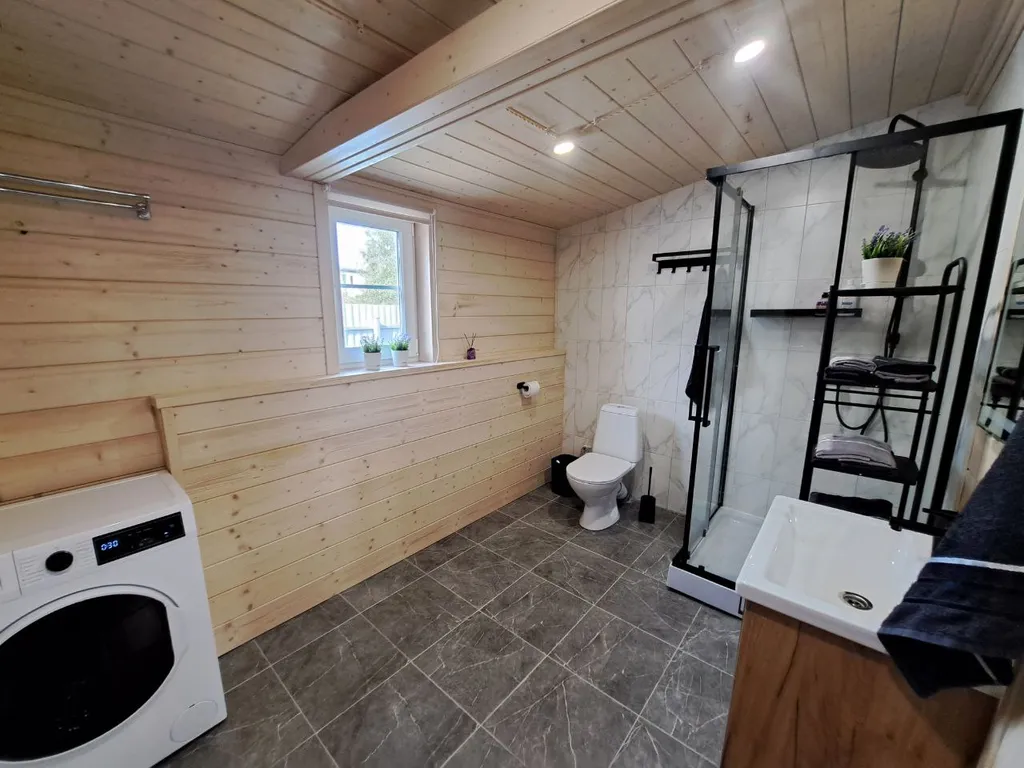 Коттедж Уютный загородный дом с большой гостиной — Стеклянный