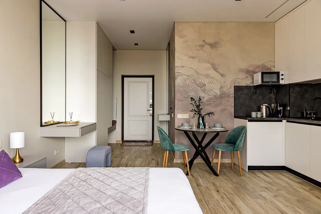 VIP-студия с роскошной ванной у панорамного окна