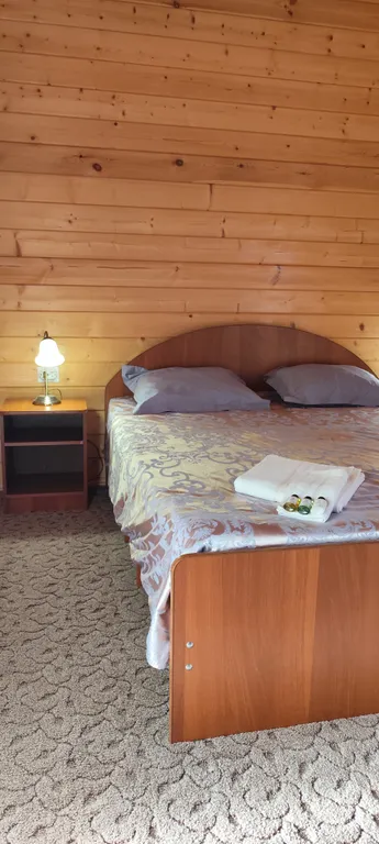 Номера оббиты сибирским кедром, 3 минуты до моря, закрытая парковка