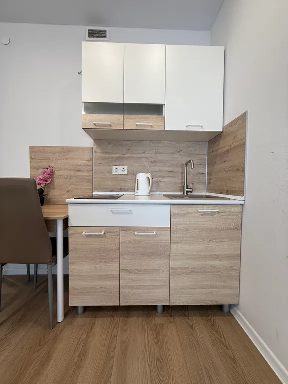 Тут хорошо на Космонавтов