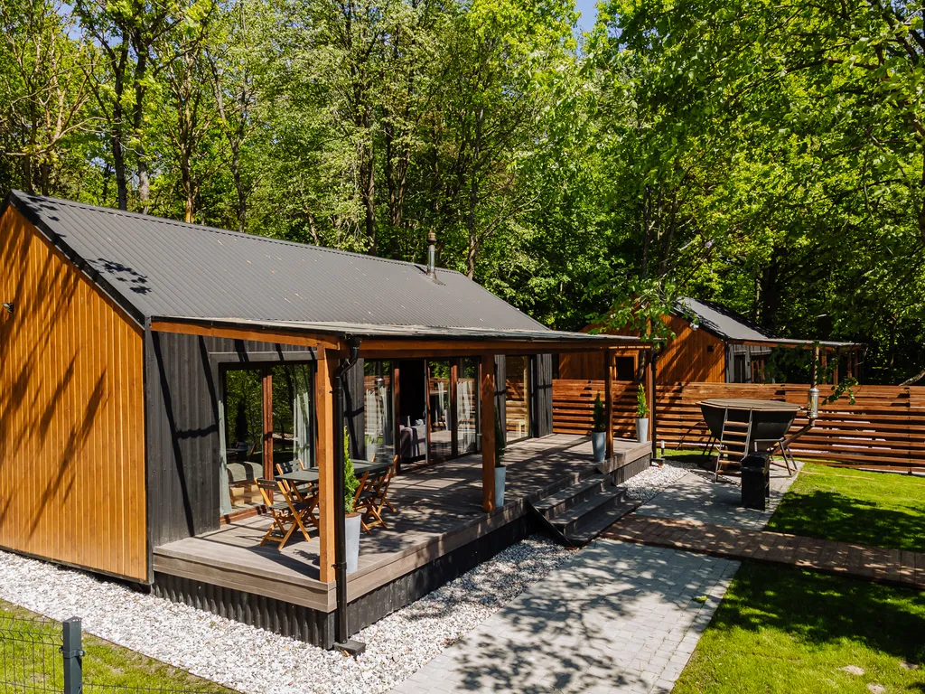 Дом с парилкой на озере