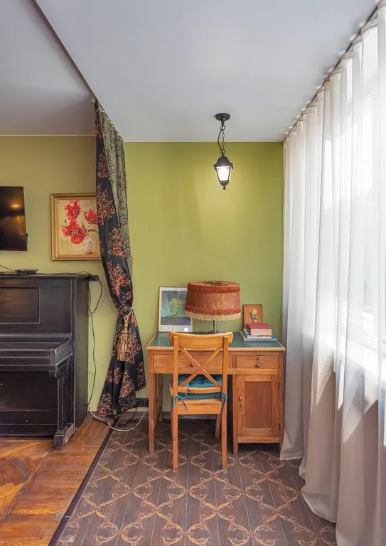 Стильная 1-комнатная квартира в центре с видом на море