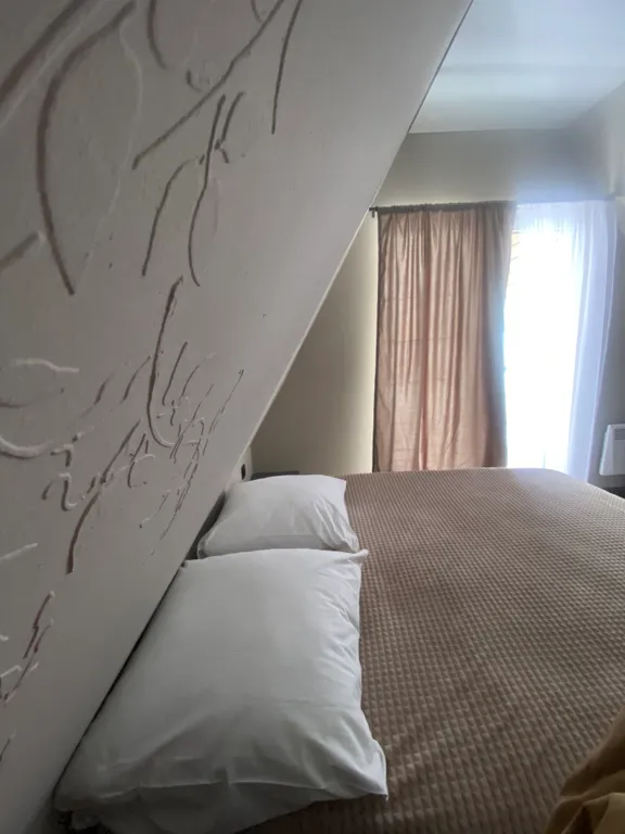 Дом на озере с бассейном