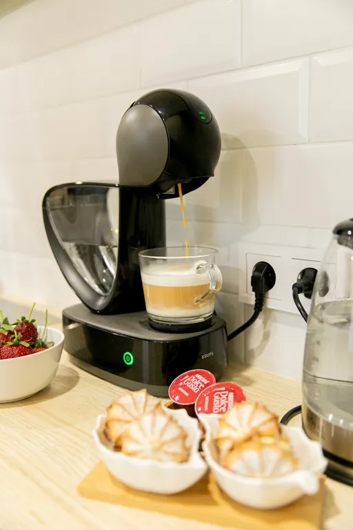 Студия с видом на закат в горах