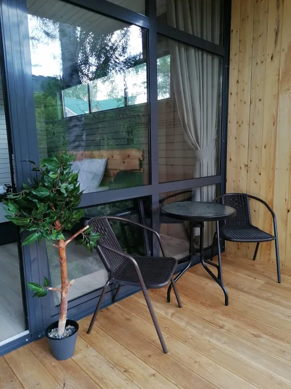 Шале с панорамными окнами и видом на горы