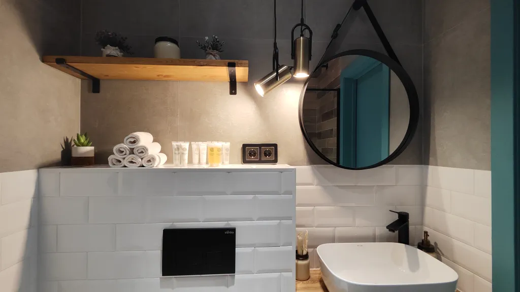 Оригинальная студия на берегу Волги