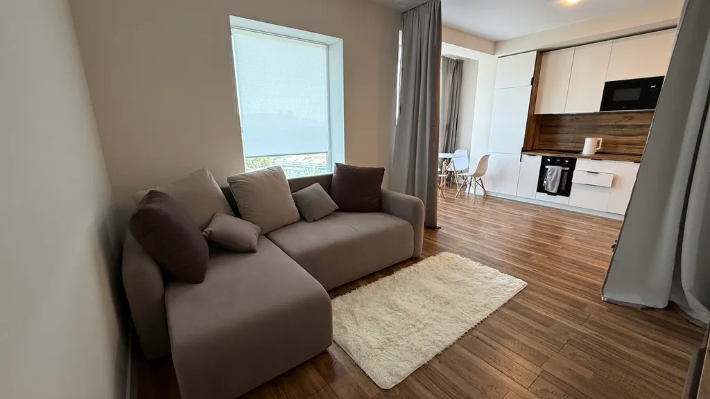 Квартира с панорамным окном в ЖК Оазис во Владивостоке с парковкой