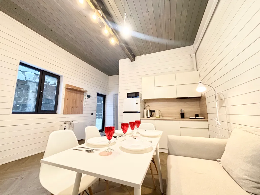 Квартира с видом на озеро и горы