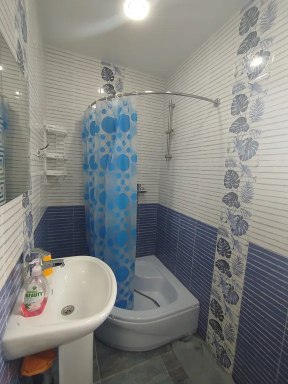 Уютный дом в спальном районе недалеко от моря