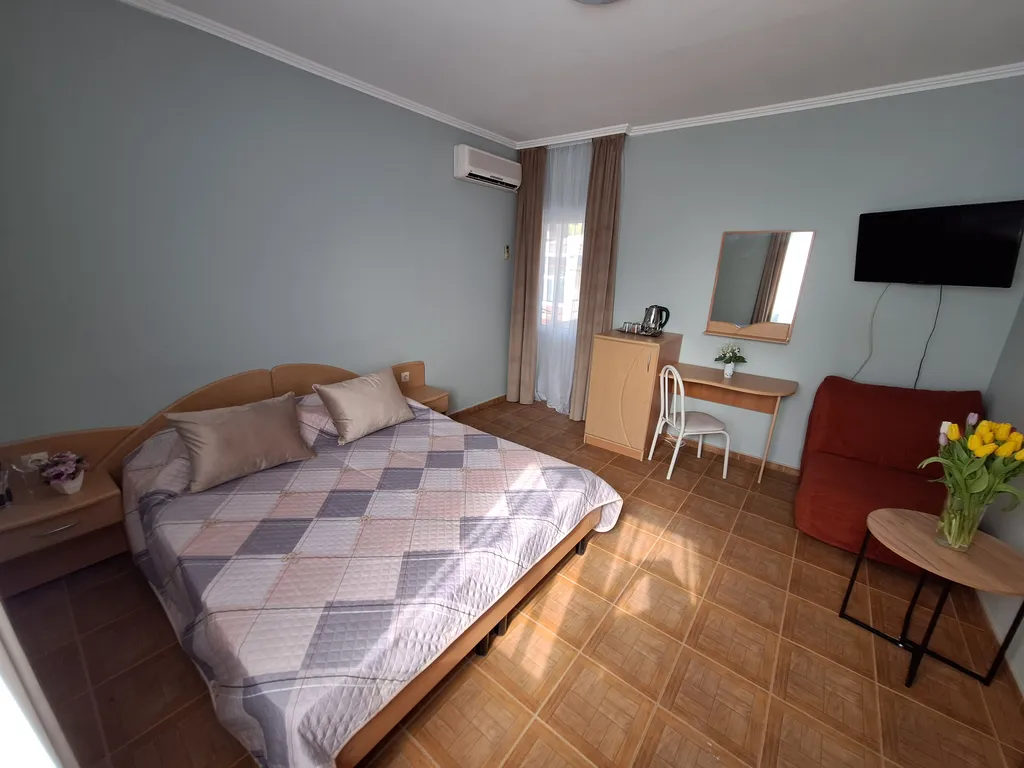 Квартира Квартира СТАНДАРТНЫЙ ТРЕХМЕСТНЫЙ 
НОМЕР С ДВУМЕСТНОЙ КРОВАТЬЮ,  КРЕСЛОМ — Геленджик