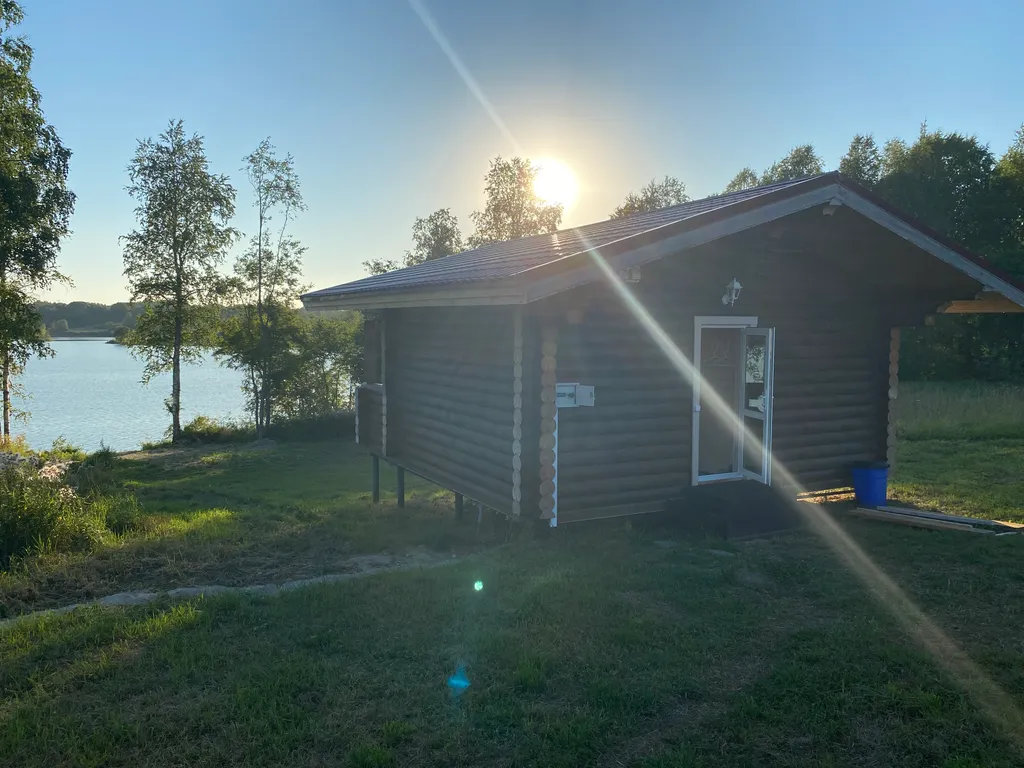 Дом на берегу озера