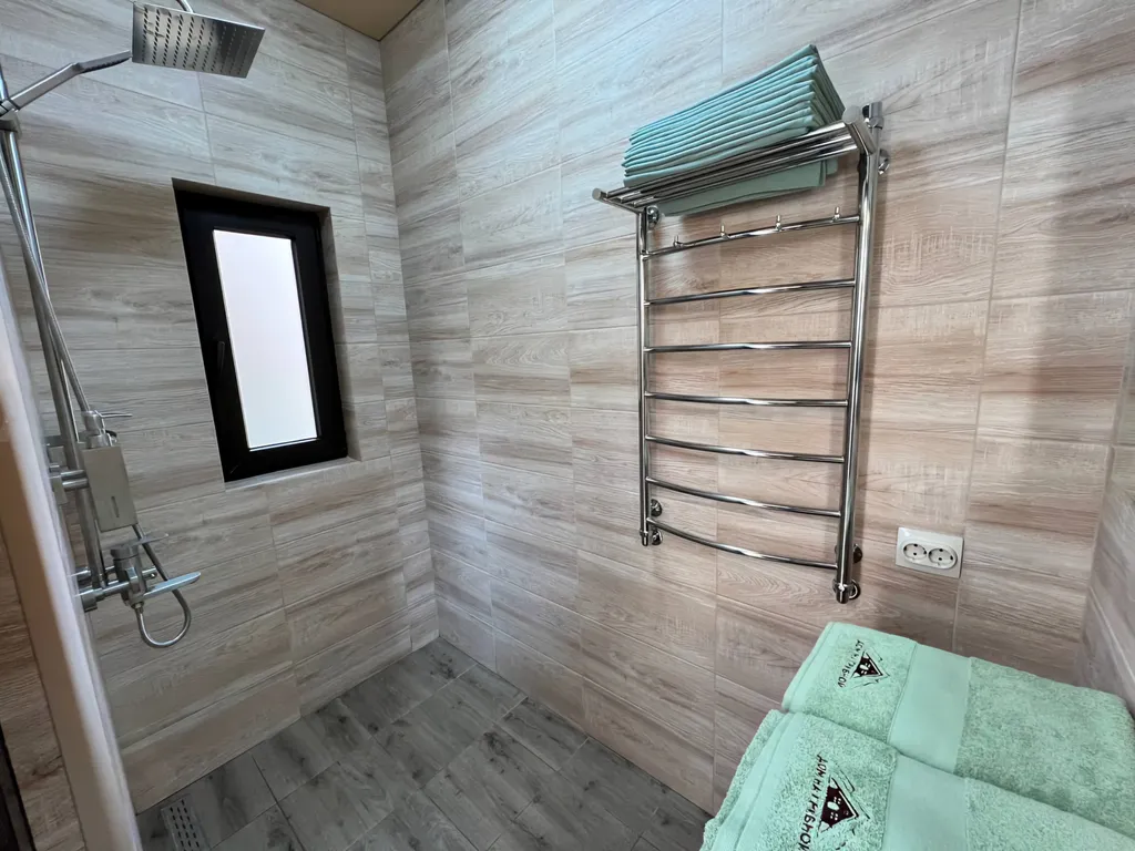 Дом в лесу с теплым бассейном и баней