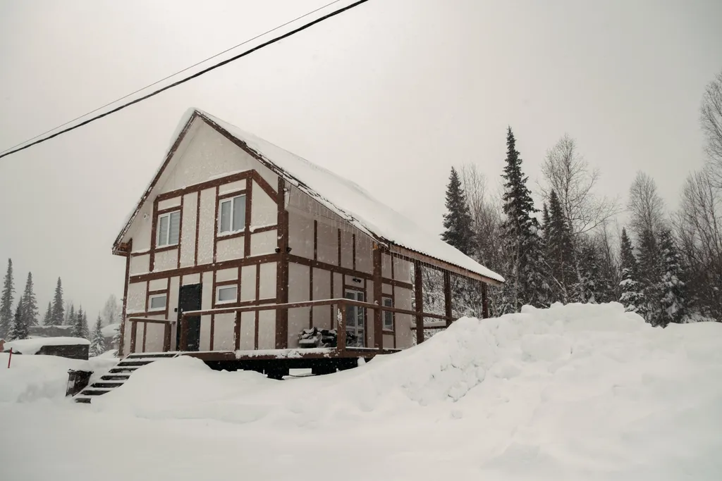 Уютный дом у склонов