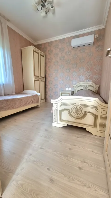 Домик и фруктовый сад