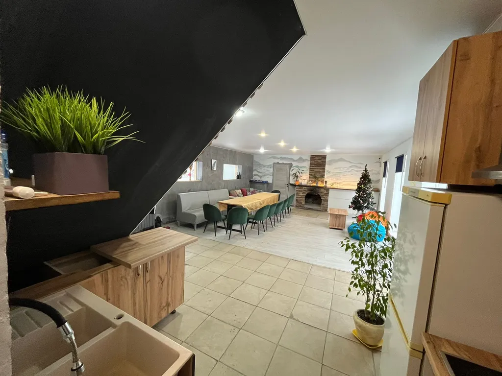 Большой дом в лесу