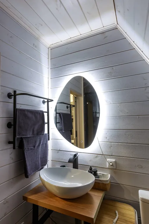 Домик у озера