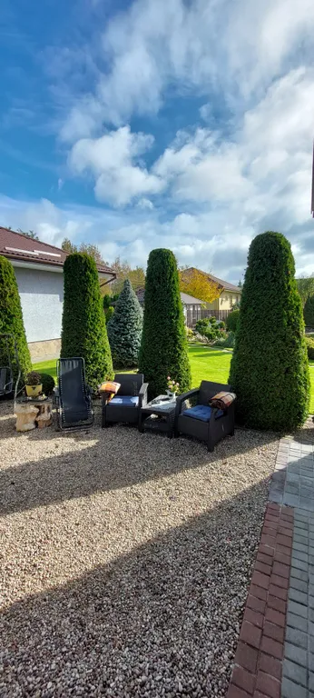 Уютный дом в черте города для комфортного отдыха в лесной местности