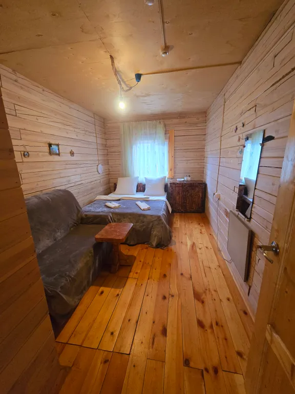 Комната с диваном