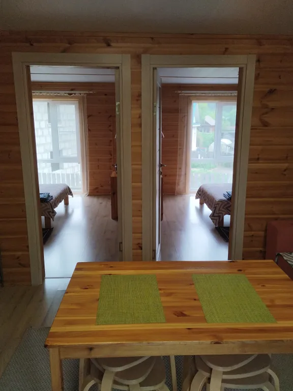 Комплекс с видом на реку в центре Чемала