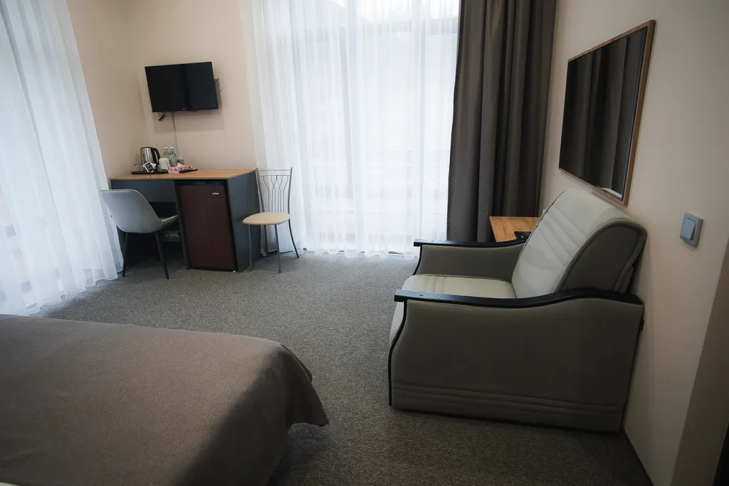 Трехместный номер с видом на горы