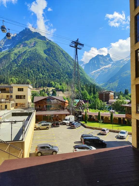 Трёхкомнатная квартира с элементами колониального стиля у подъемника