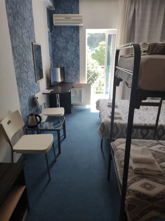 Номер на пятом этаже с видом на горы