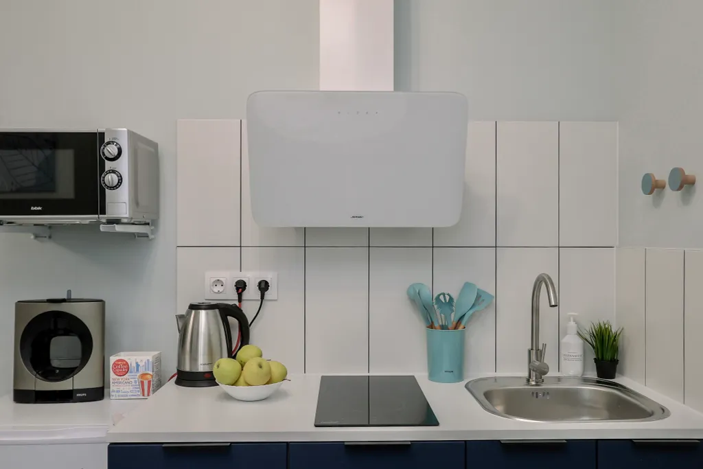 Пpоcторнaя кваpтира c бaлкoнoм и кpасивым видом на город