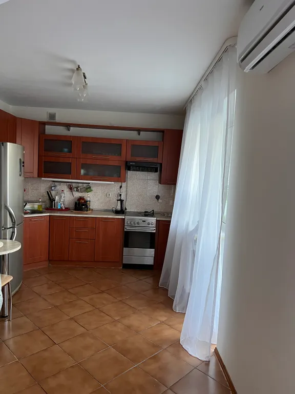 Уютная квартира расположена на торговой стороне Великого Новгорода