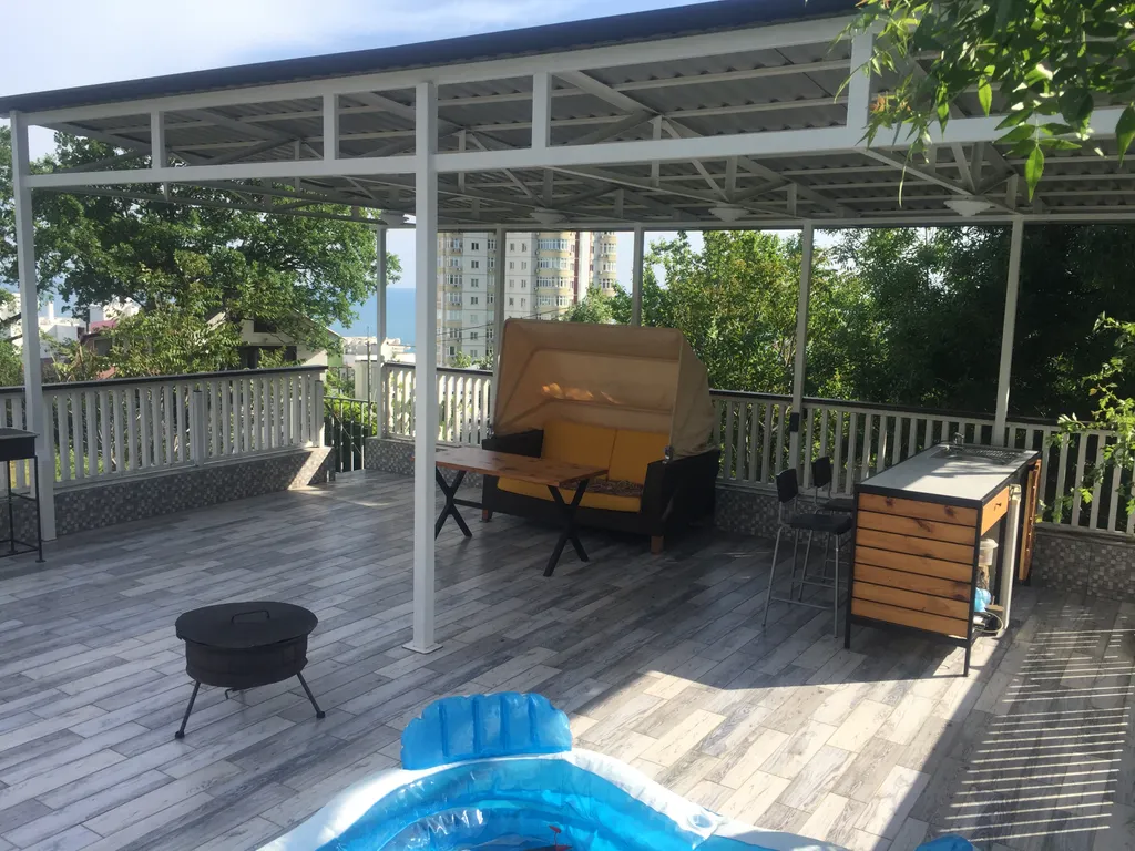 Студия комфорт на земле с двором, парковкой