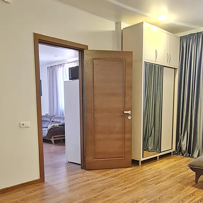 Апартаменты 3х-комнатные с кухней и отоплением. Вид на море и горы