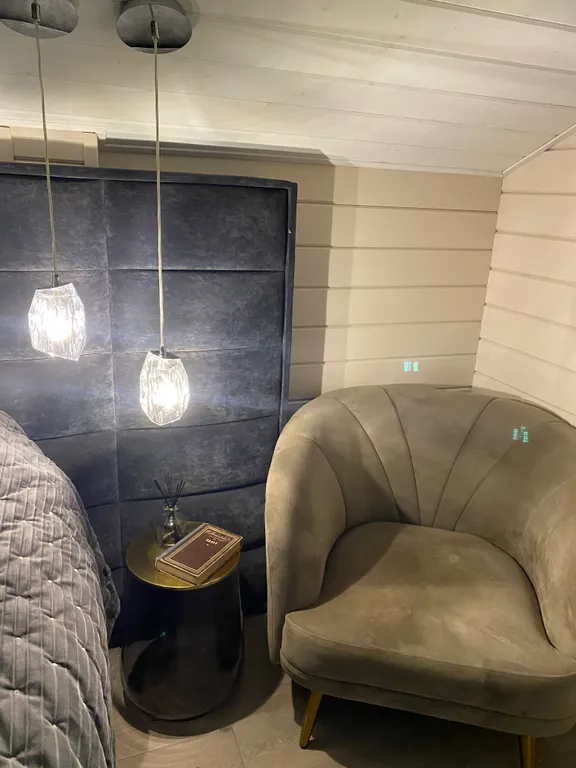 Загородный дом у леса с собственным прудом