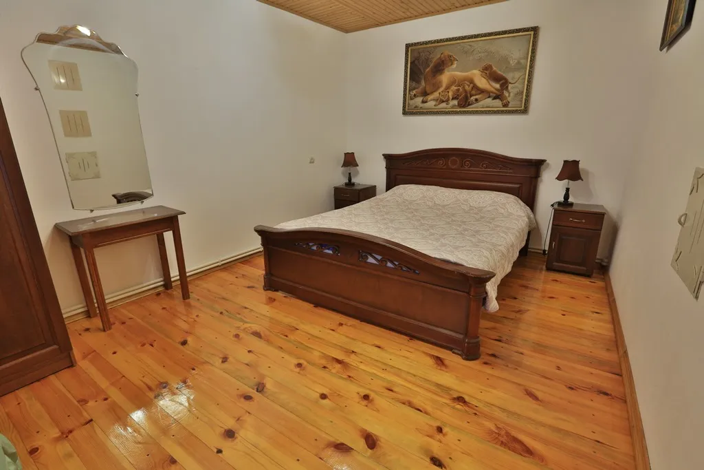 Коттедж Дом 3 спальни, большой двор беседка мангал усадьба Можжевеловый дворик — Айвовое