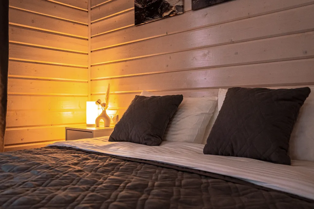 Новый стильный барнхаус с видом на лес