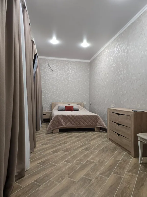 Большая светлая уютная квартира--студия в Горячеводске