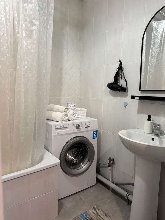 Квартира Светлая квартира с балконом — Алматы