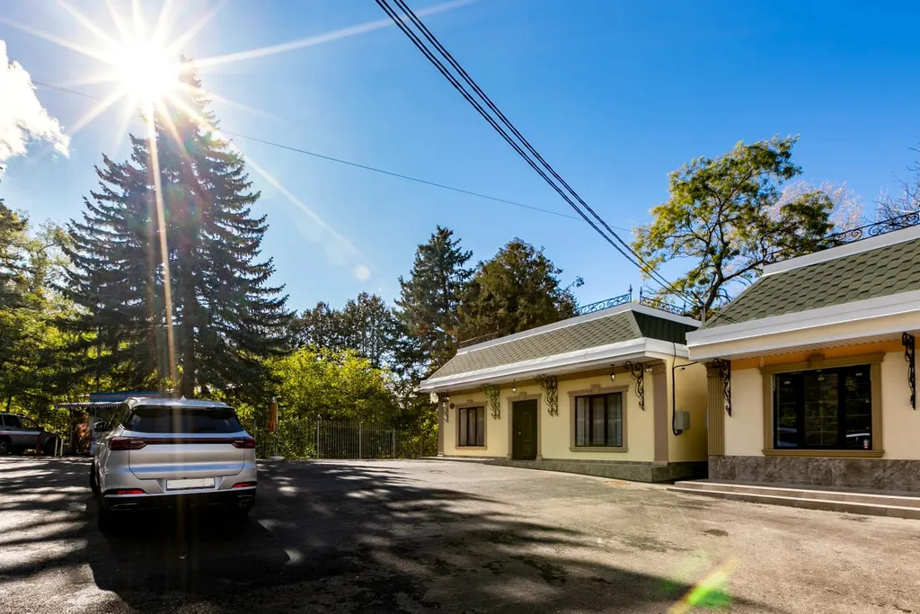 Дом в парке