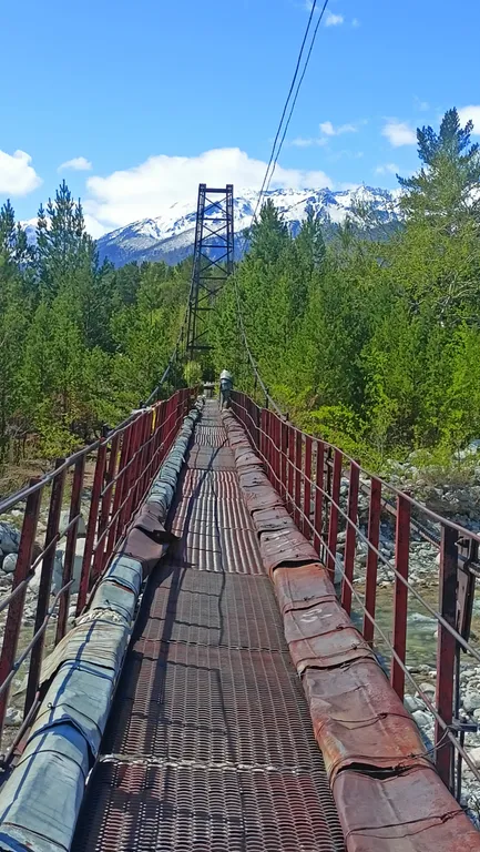 Дом у подножия гор Саяны