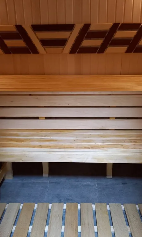 Дом из брёвен с русской баней и финской сауной 7 км от города