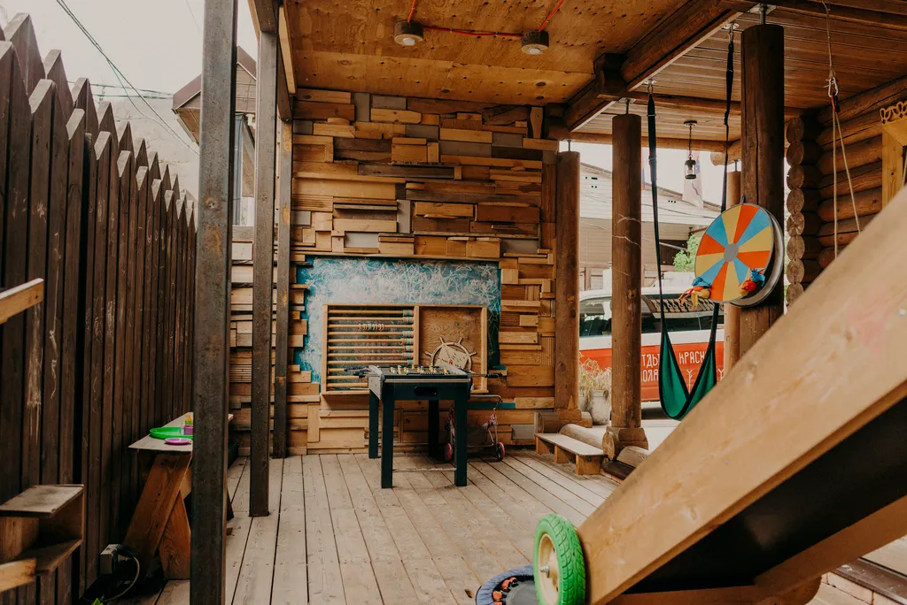 Дом напротив подъемника курорта Красная поляна с видом на горы