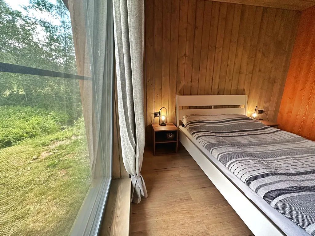 Коттедж Коттедж на берегу реки — Хотнежа