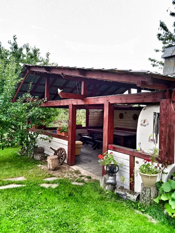 Коттедж под Минском с баней, озером, беседкой